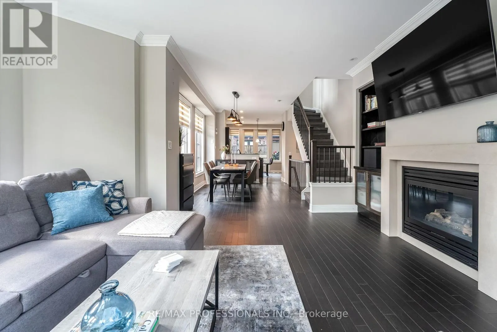 1 - 1812 BURNHAMTHORPE ROAD E