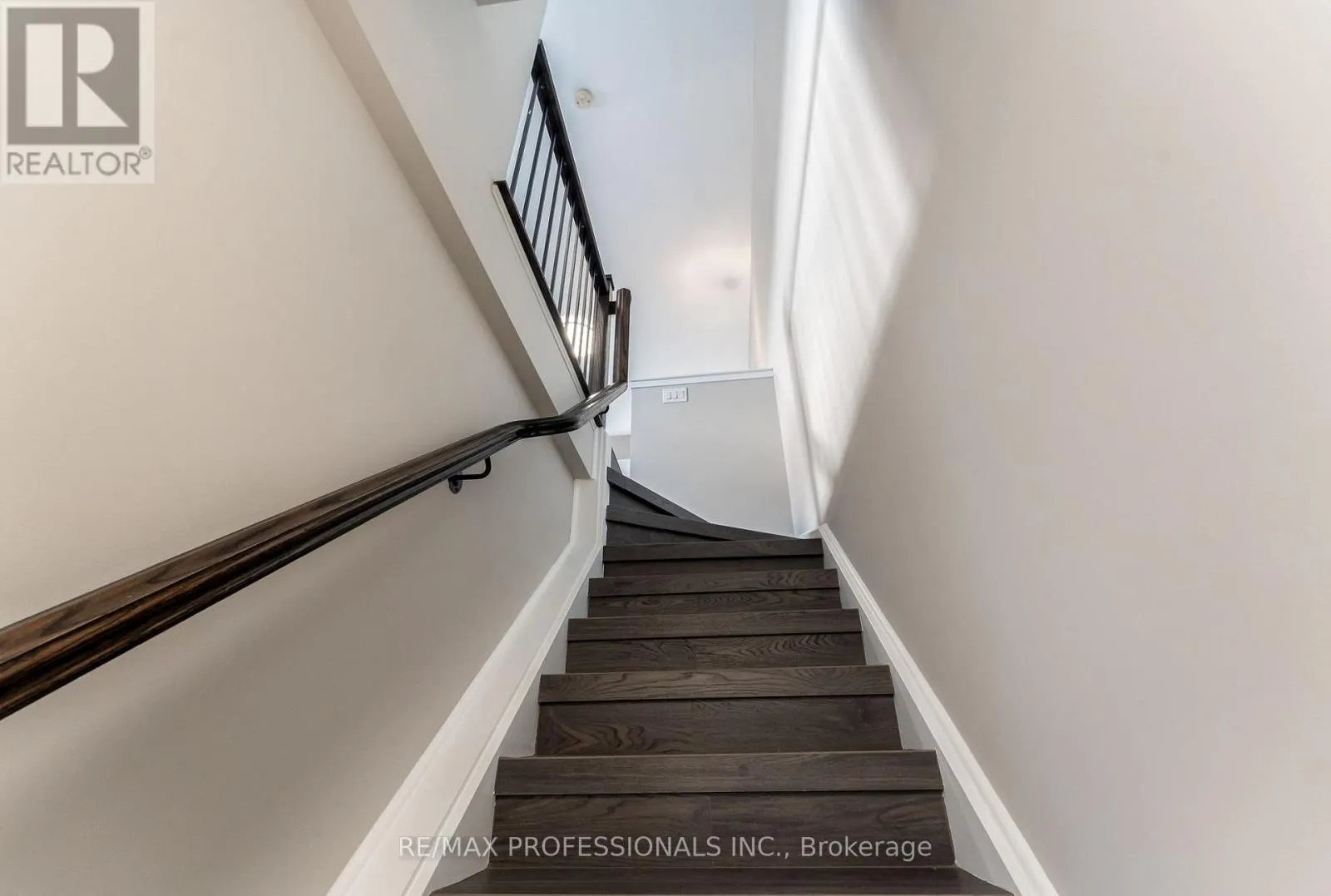 1 - 1812 BURNHAMTHORPE ROAD E