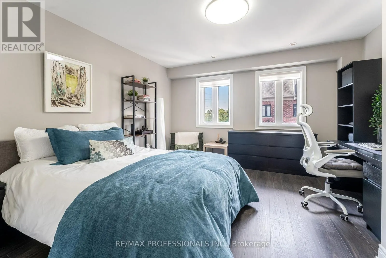 1 - 1812 BURNHAMTHORPE ROAD E