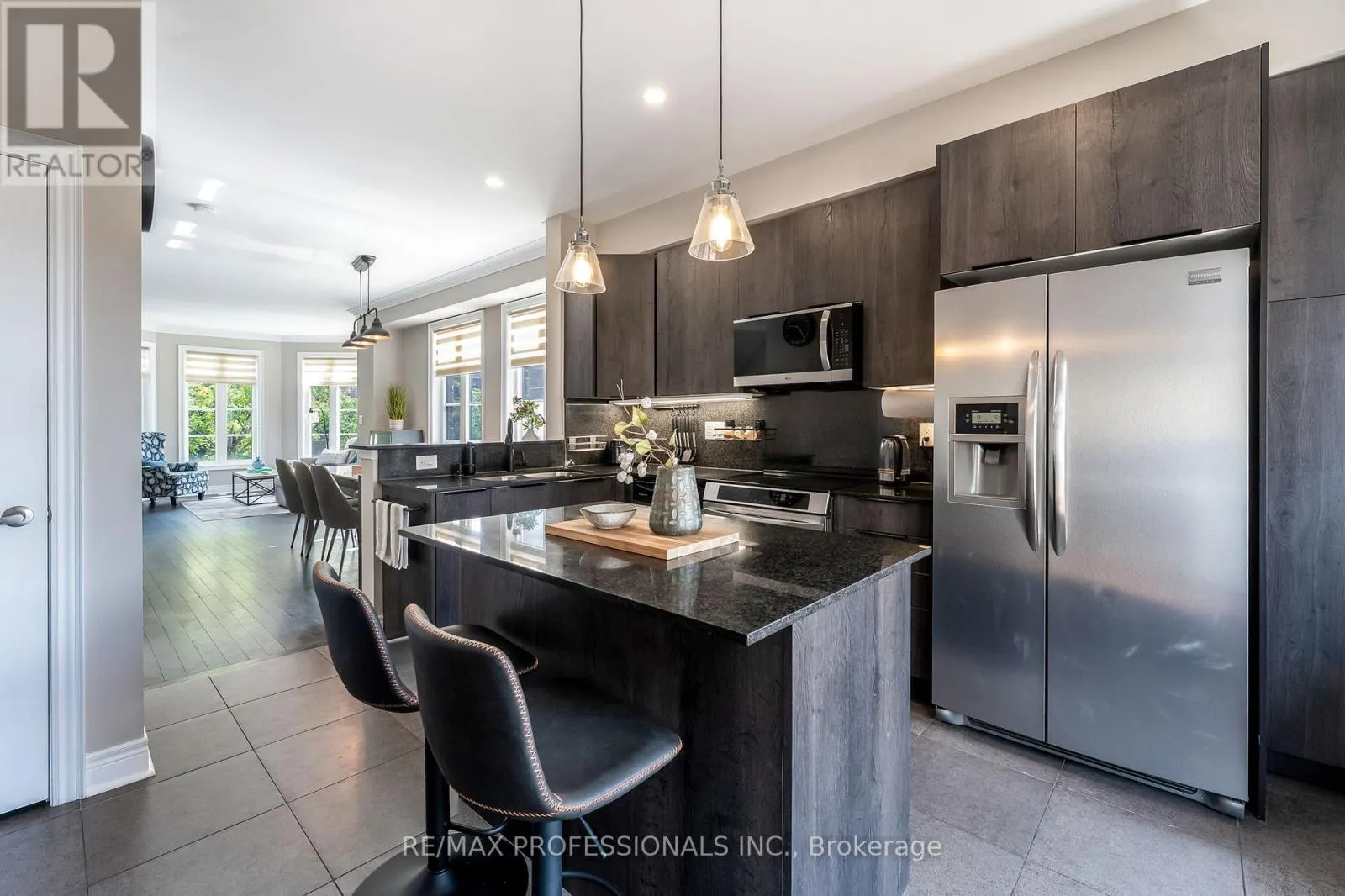 1 - 1812 BURNHAMTHORPE ROAD E