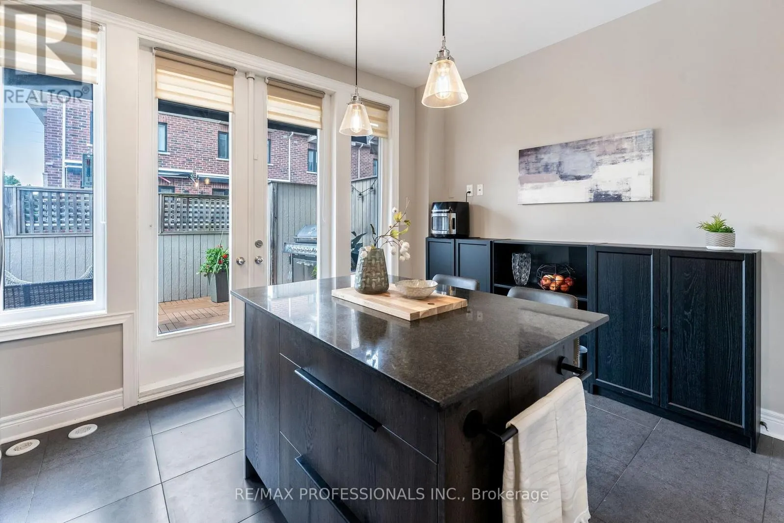 1 - 1812 BURNHAMTHORPE ROAD E