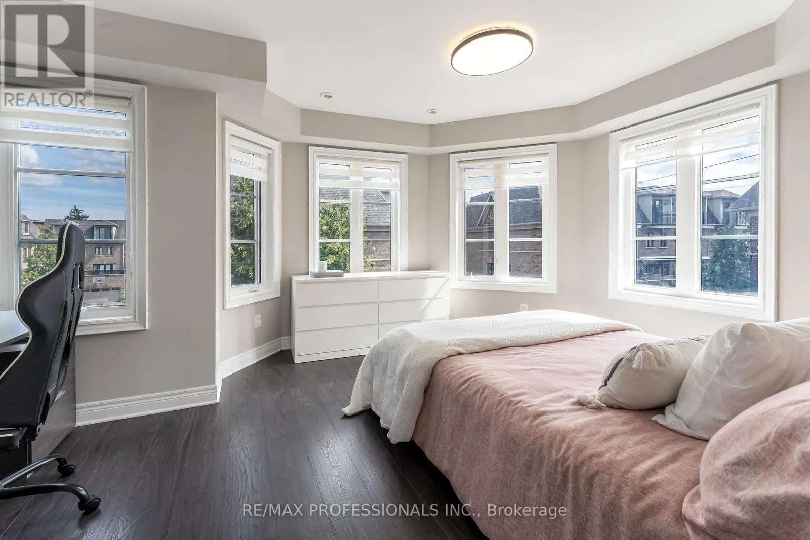 1 - 1812 BURNHAMTHORPE ROAD E