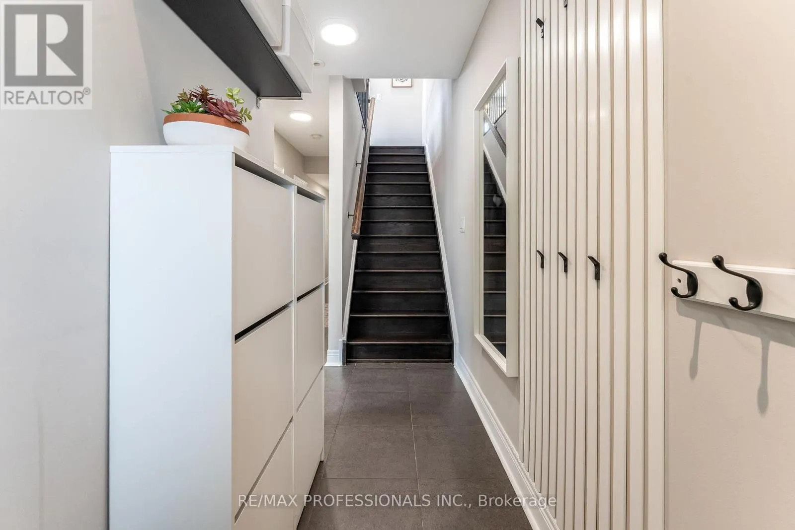 1 - 1812 BURNHAMTHORPE ROAD E