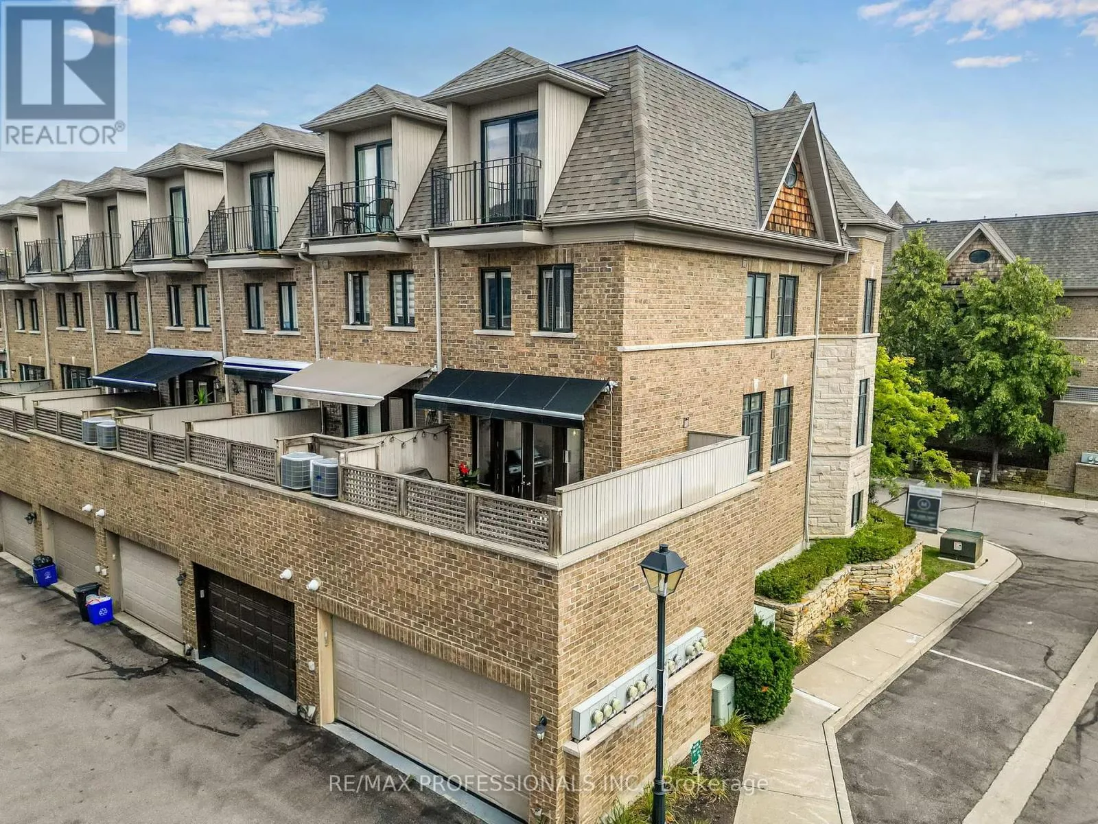 1 - 1812 BURNHAMTHORPE ROAD E