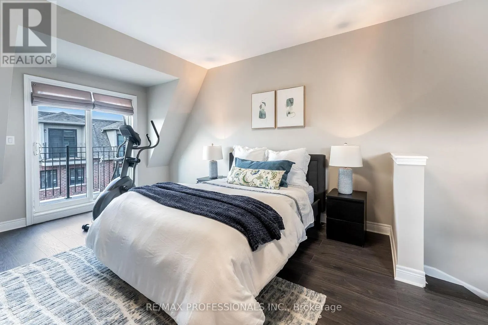 1 - 1812 BURNHAMTHORPE ROAD E