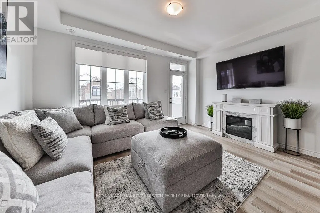 1841 THAMES CIRCLE