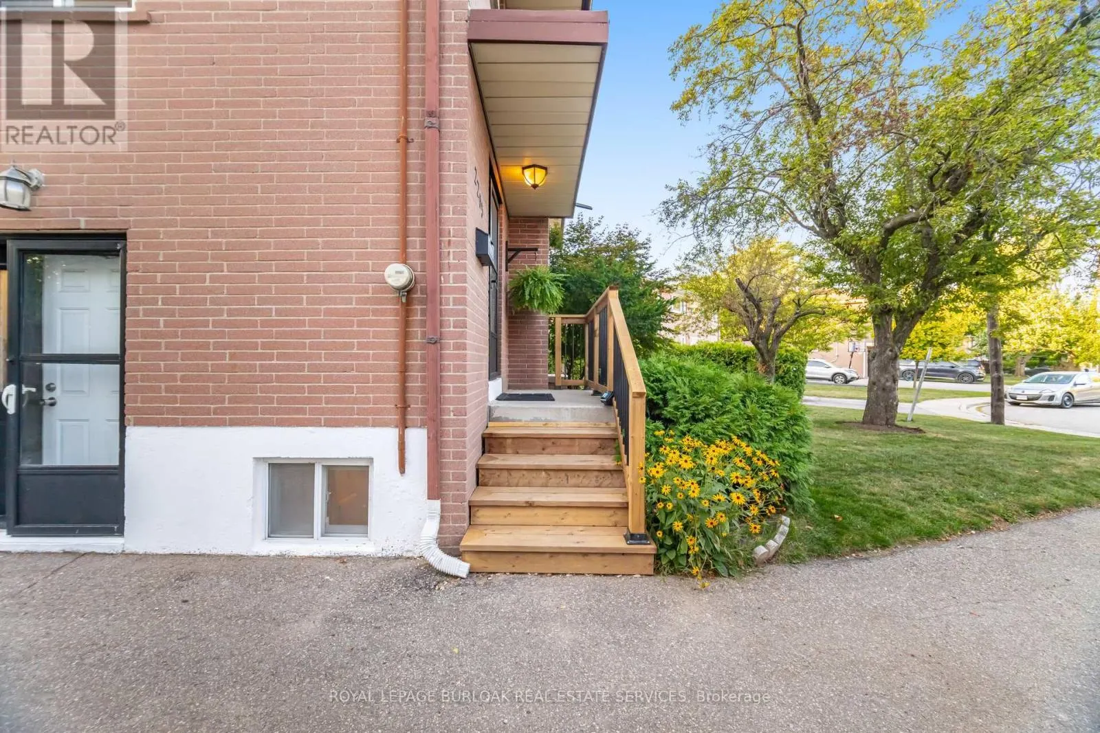 2295 BARCLAY ROAD