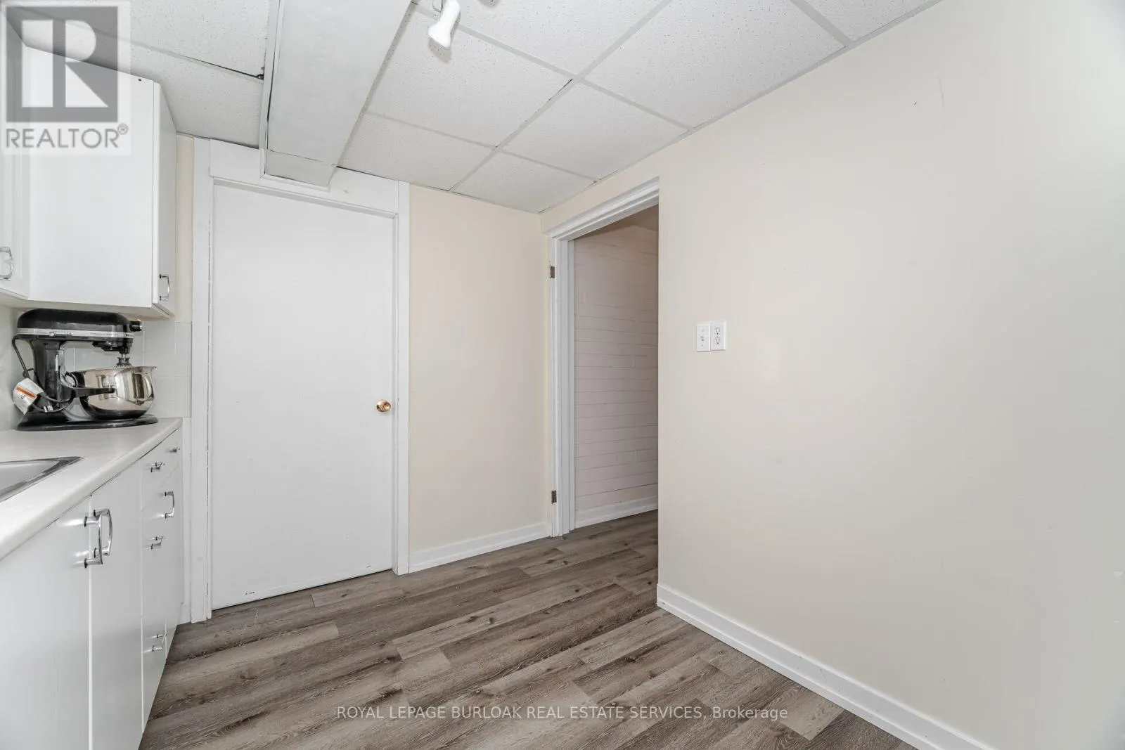 2295 BARCLAY ROAD
