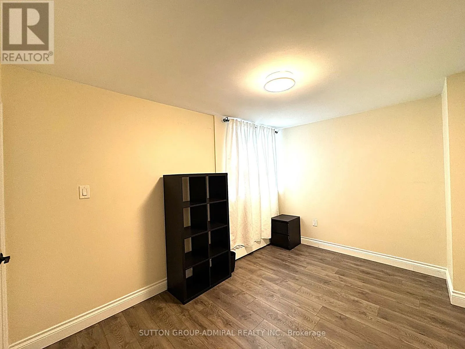 1105 - 530 LOLITA GARDENS N