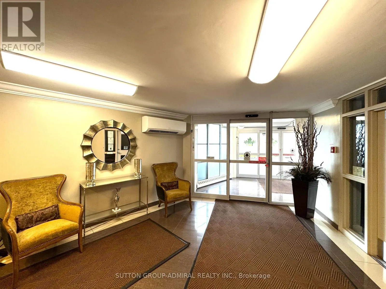 1105 - 530 LOLITA GARDENS N