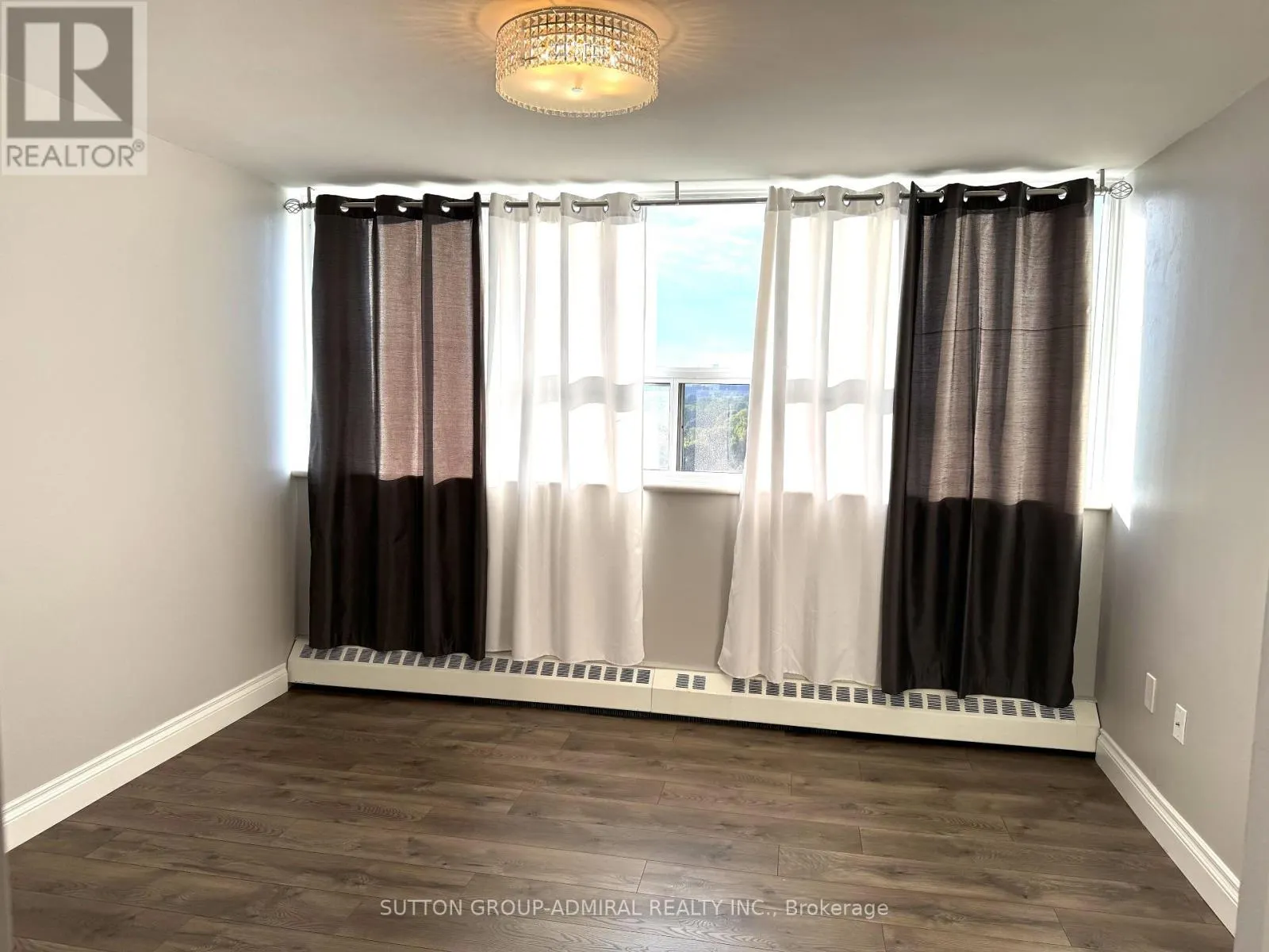 1105 - 530 LOLITA GARDENS N