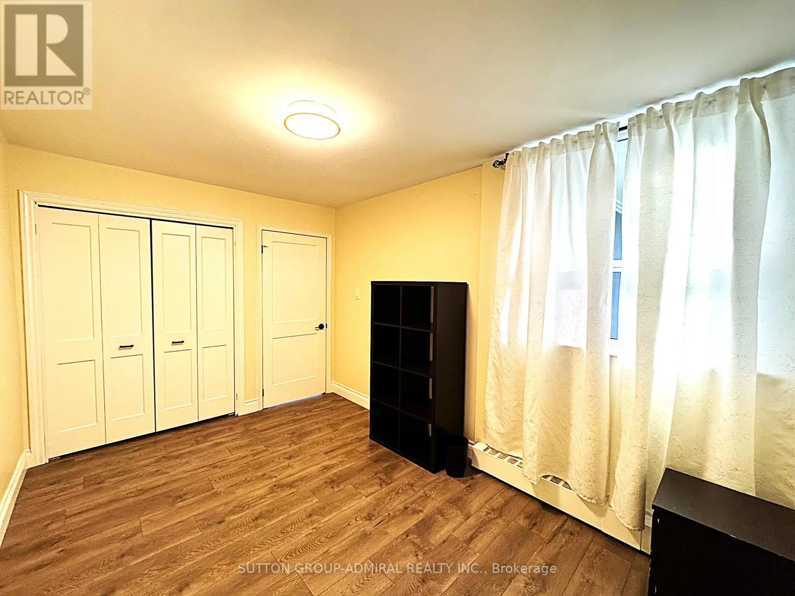 1105 - 530 LOLITA GARDENS N
