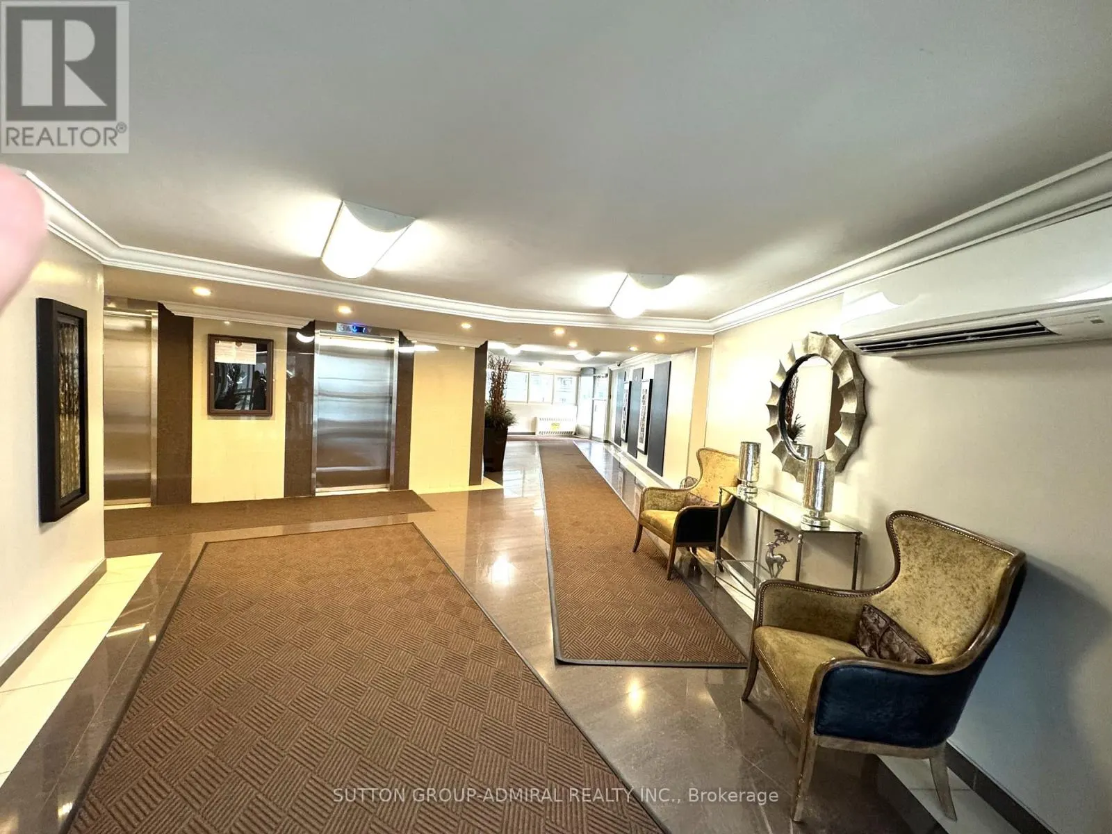 1105 - 530 LOLITA GARDENS N