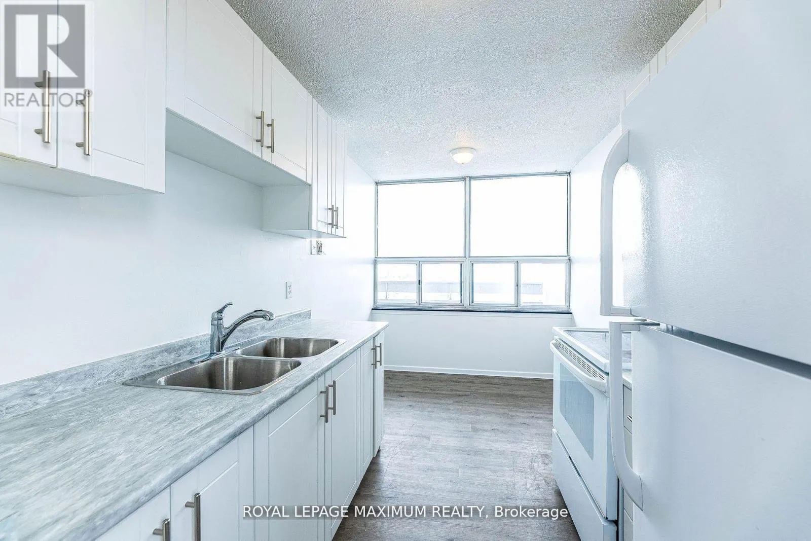1912 - 15 KENSINGTON ROAD