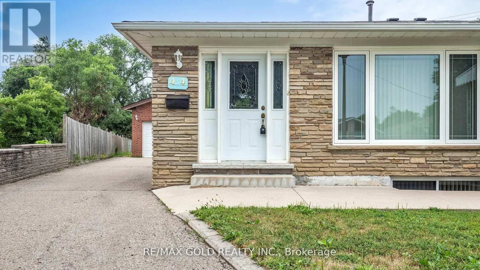 44 CHATSWORTH DRIVE