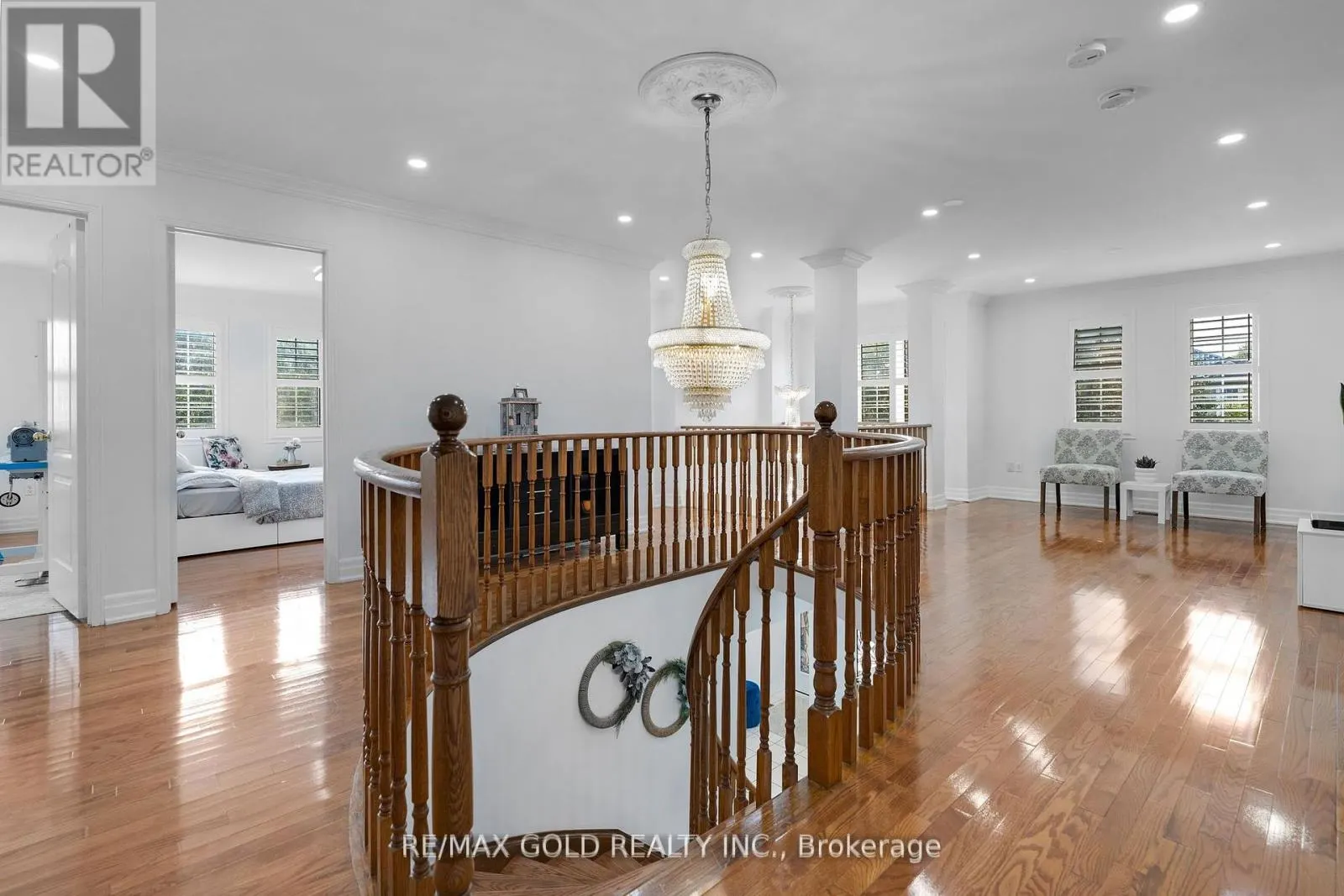 52 LINDERWOOD DRIVE N