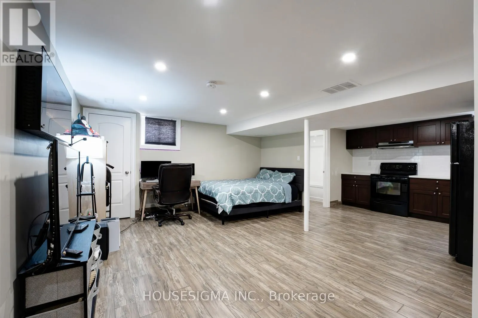 198 ARCHDEKIN DRIVE