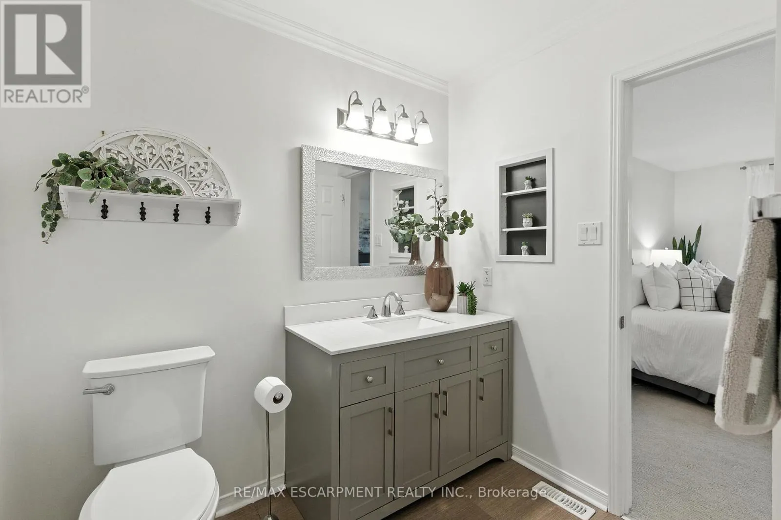 23 - 415 RIVER OAKS BOULEVARD W
