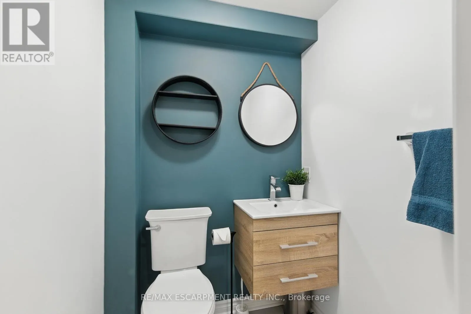 23 - 415 RIVER OAKS BOULEVARD W