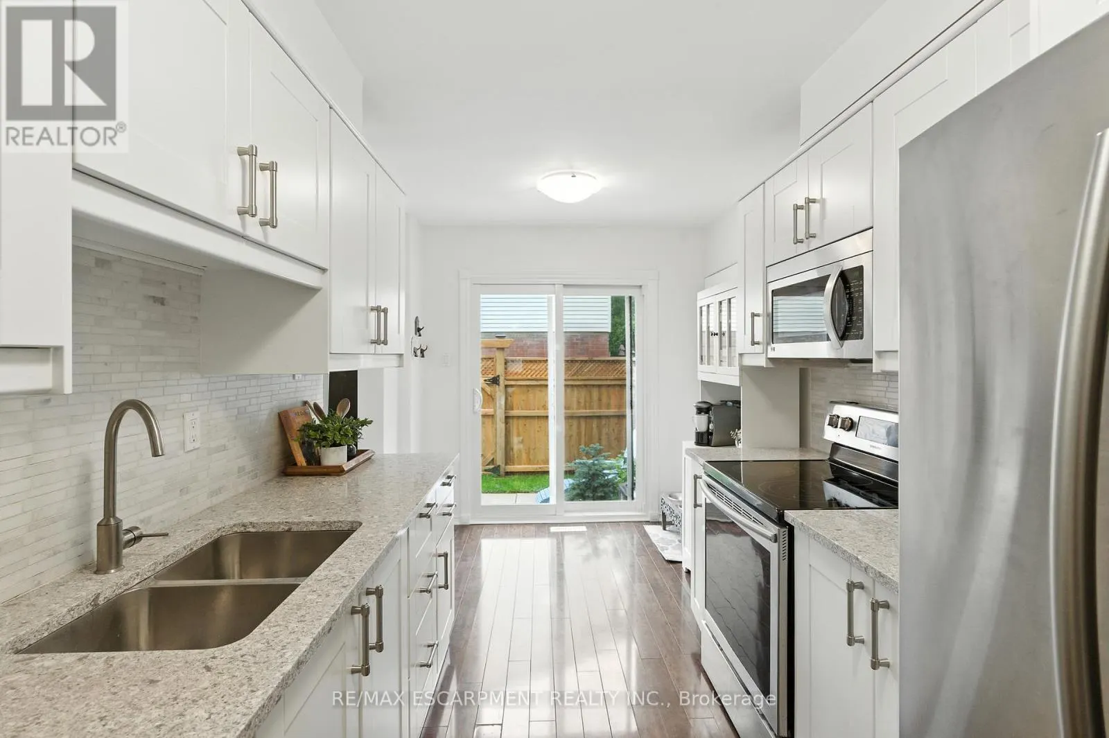 23 - 415 RIVER OAKS BOULEVARD W