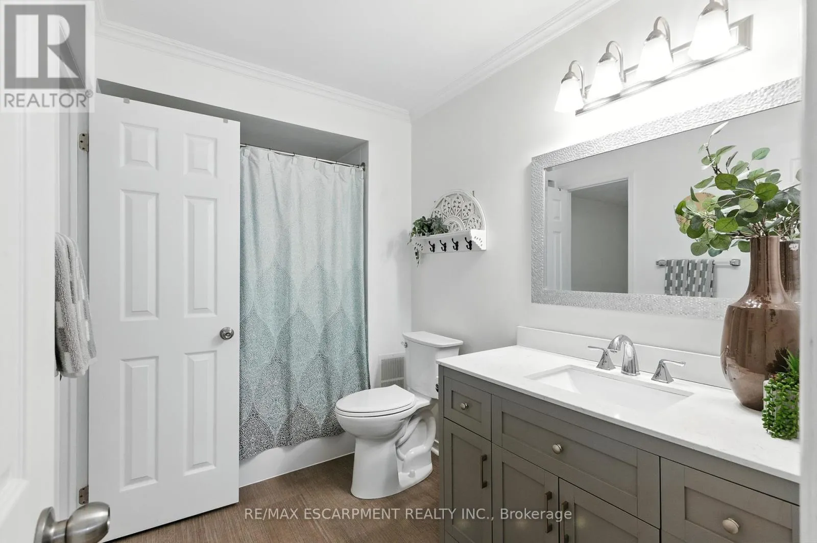 23 - 415 RIVER OAKS BOULEVARD W