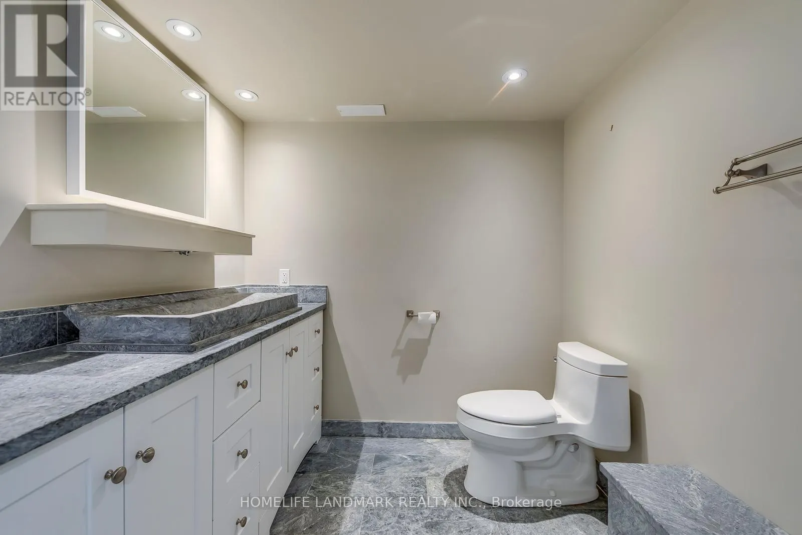 214 WANETA DRIVE