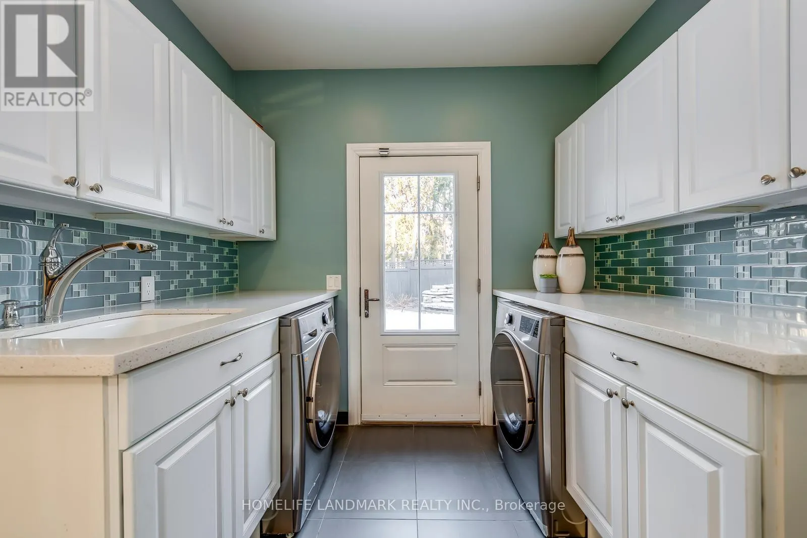 214 WANETA DRIVE