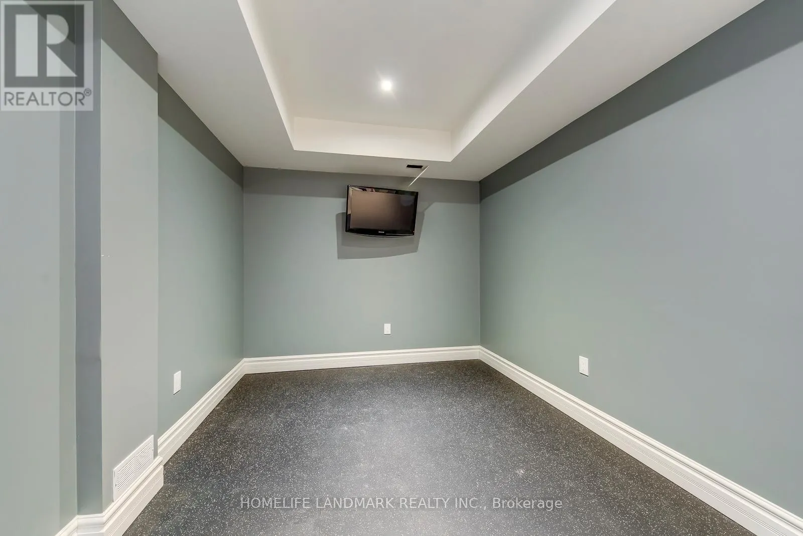214 WANETA DRIVE