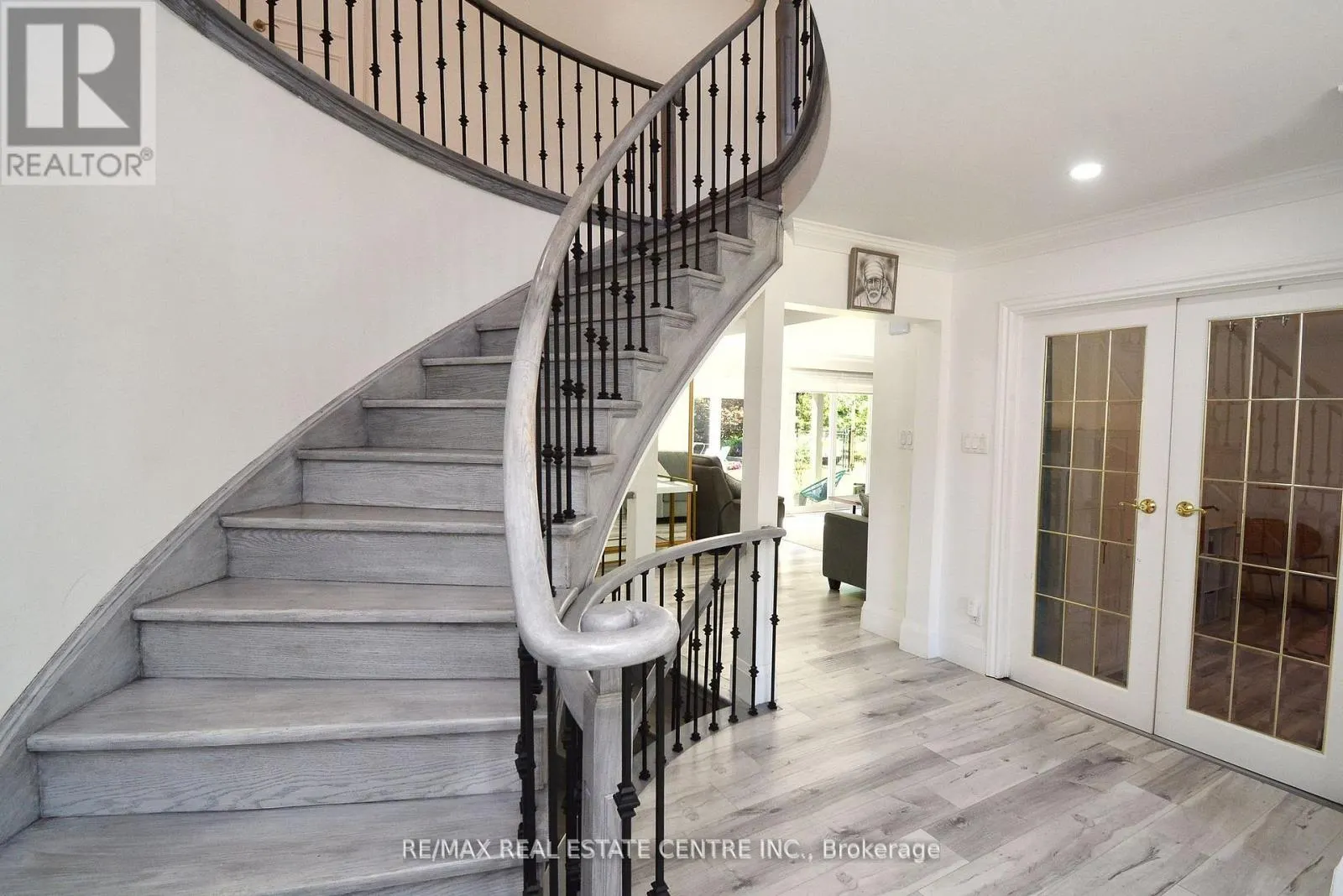 17 CRESCENT HILL DRIVE S