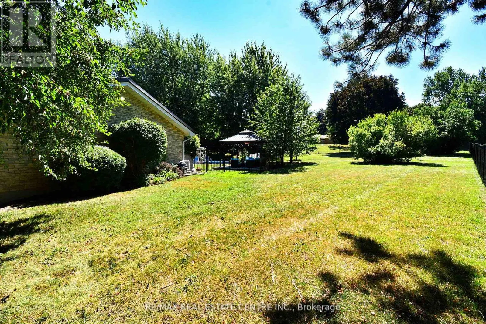 17 CRESCENT HILL DRIVE S