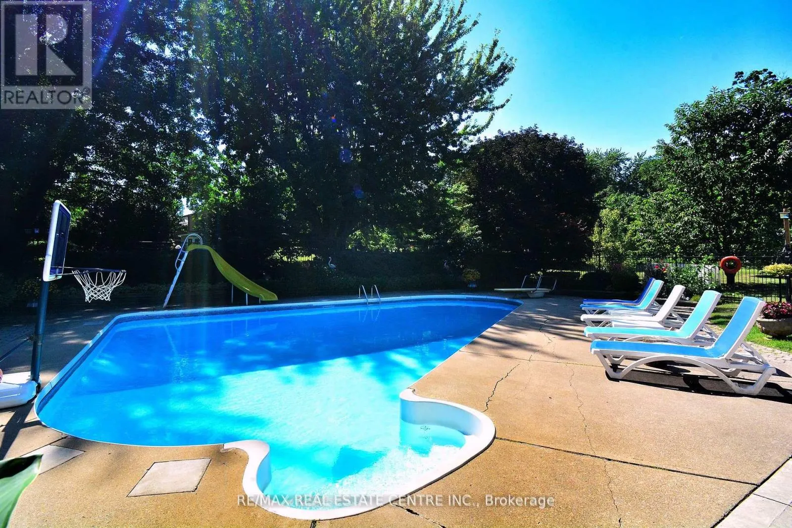 17 CRESCENT HILL DRIVE S