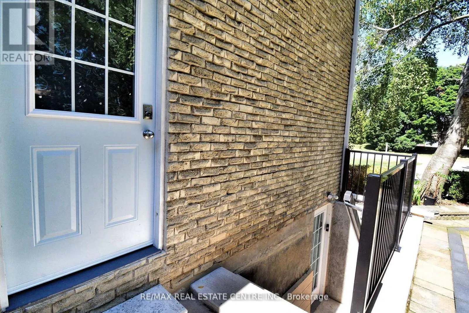 17 CRESCENT HILL DRIVE S