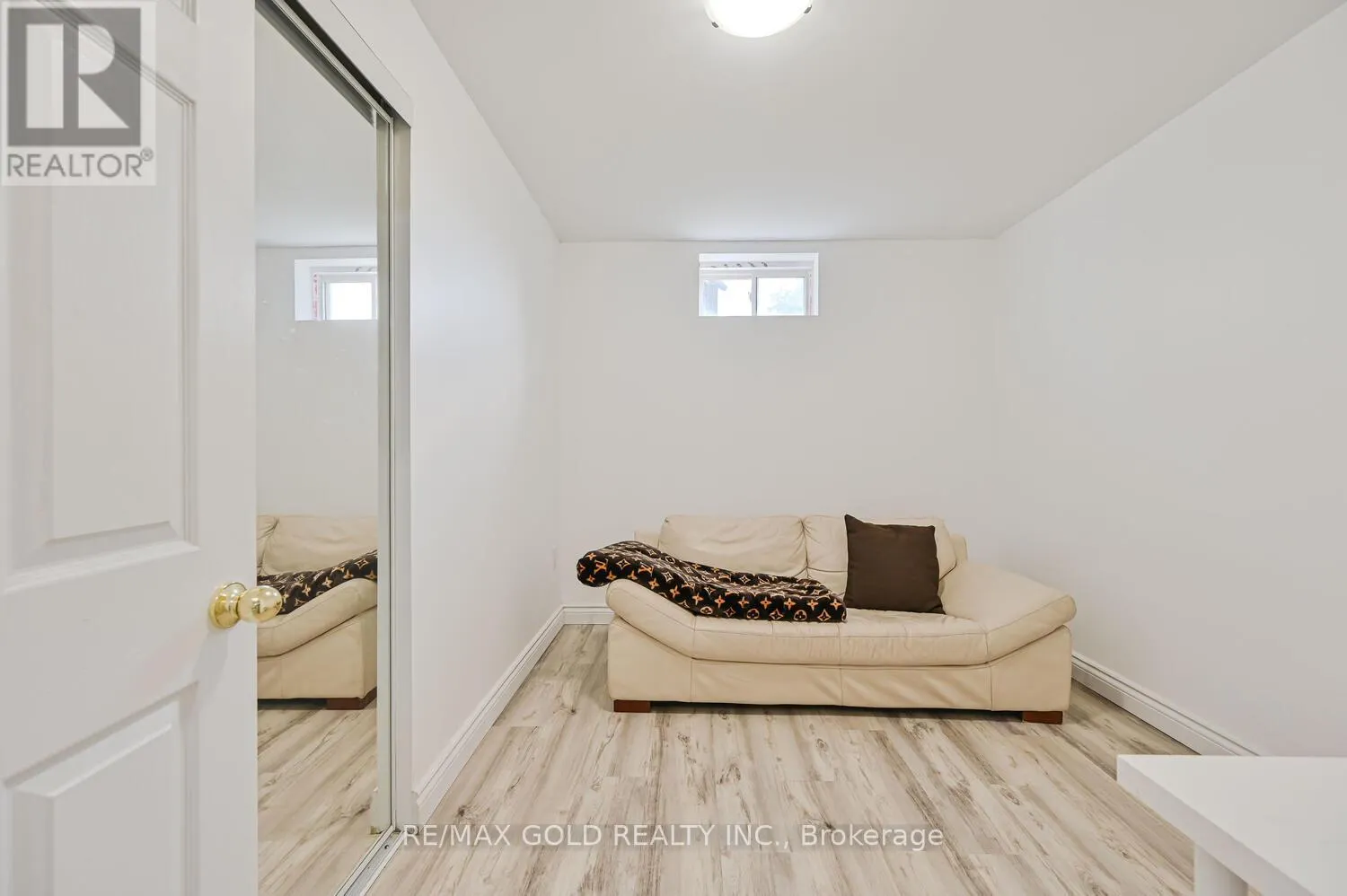 122 WHITE TAIL CRESCENT
