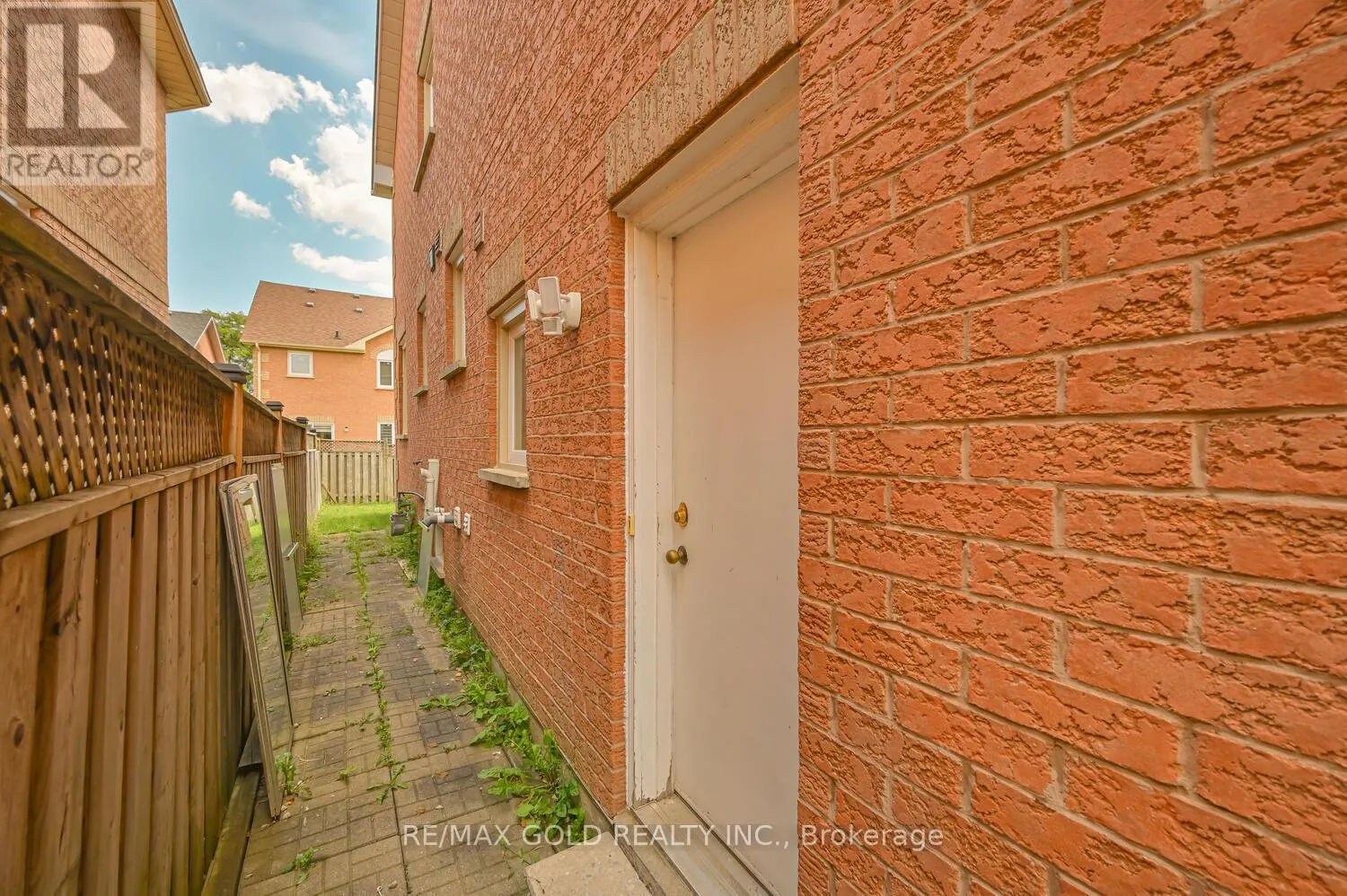 122 WHITE TAIL CRESCENT
