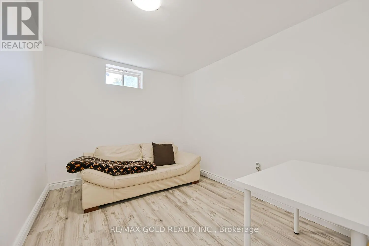 122 WHITE TAIL CRESCENT