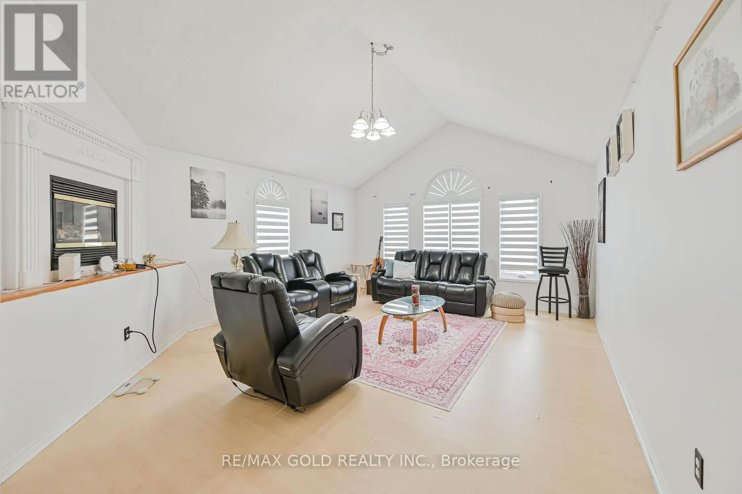 122 WHITE TAIL CRESCENT