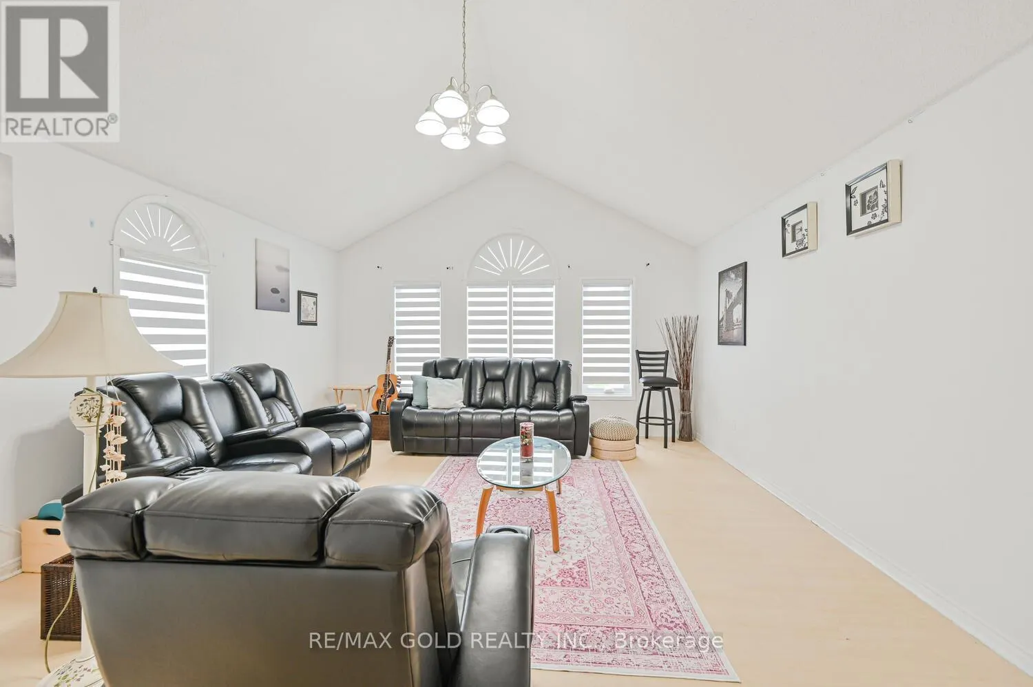 122 WHITE TAIL CRESCENT