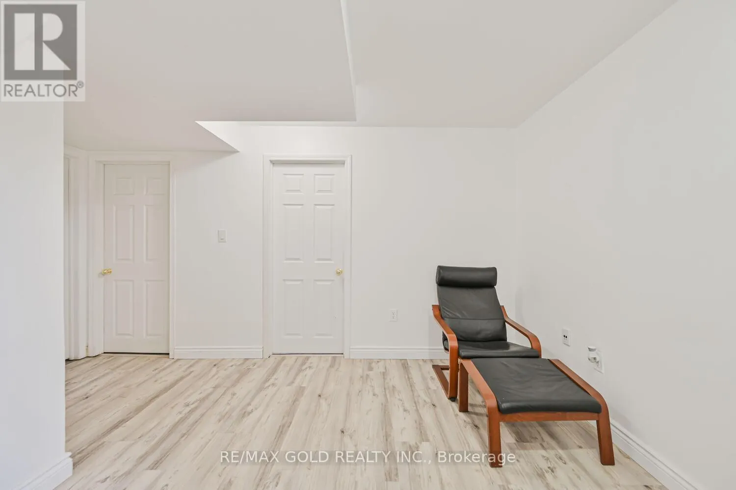 122 WHITE TAIL CRESCENT