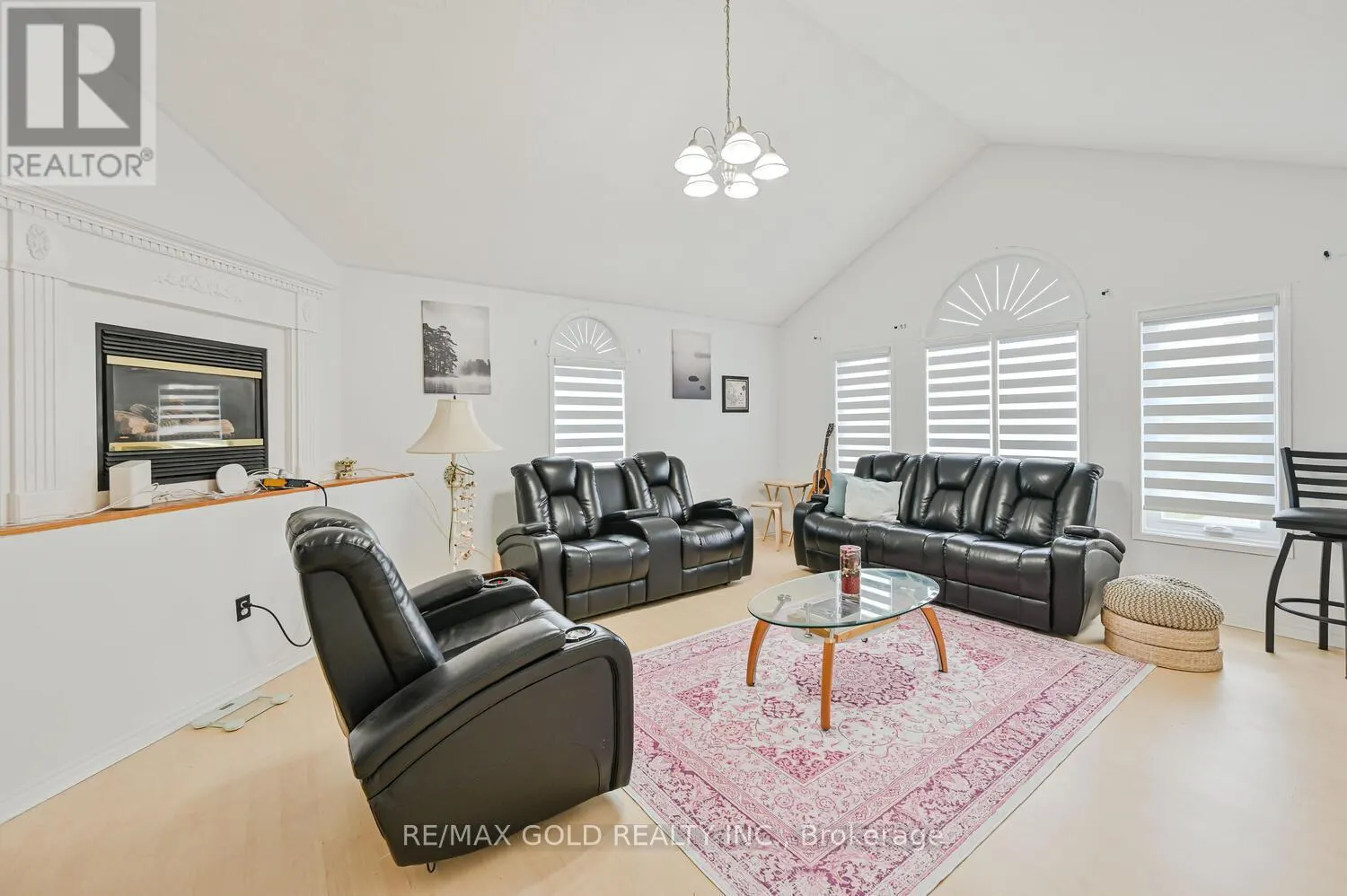 122 WHITE TAIL CRESCENT