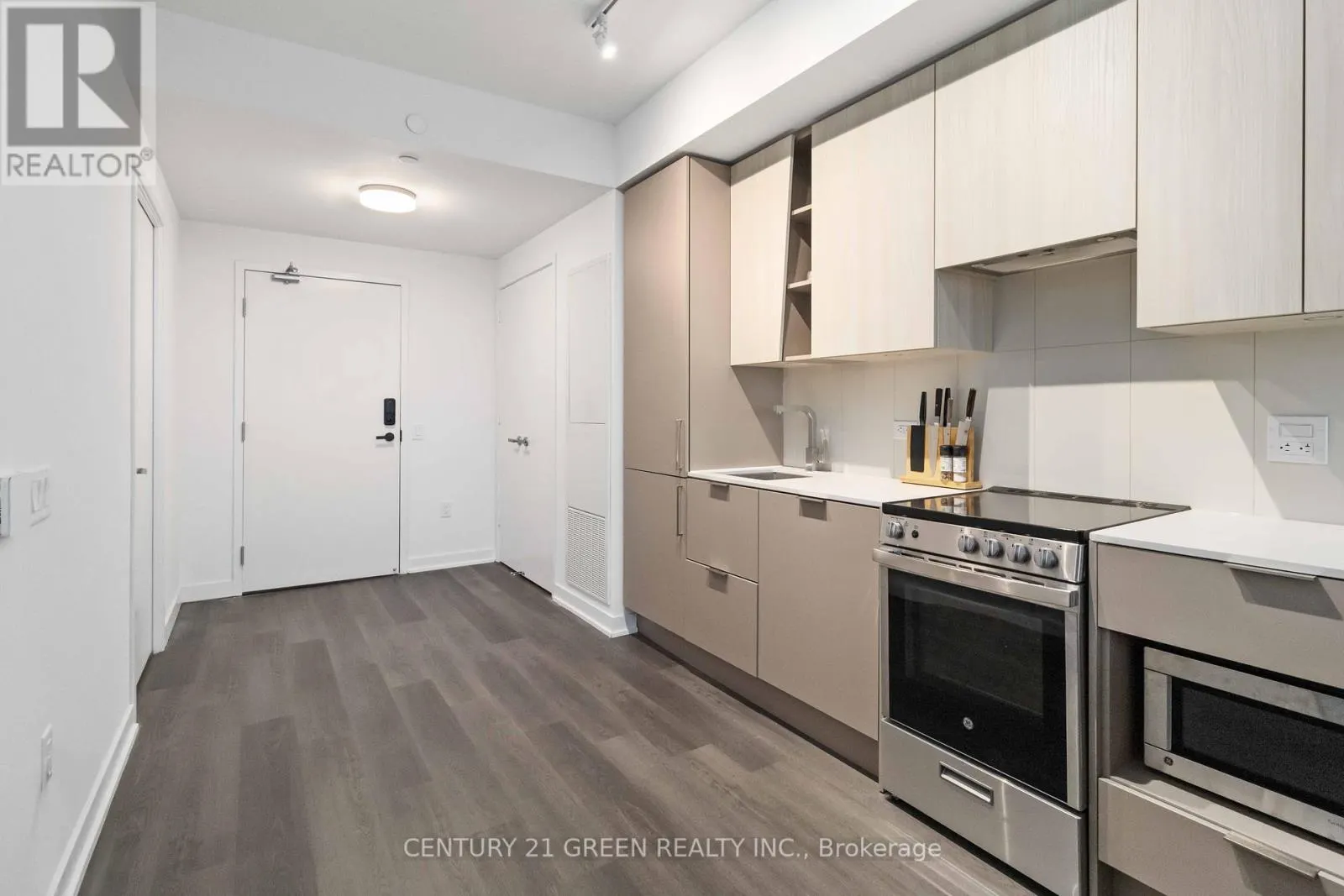 5111 - 3900 CONFEDERATION PARKWAY