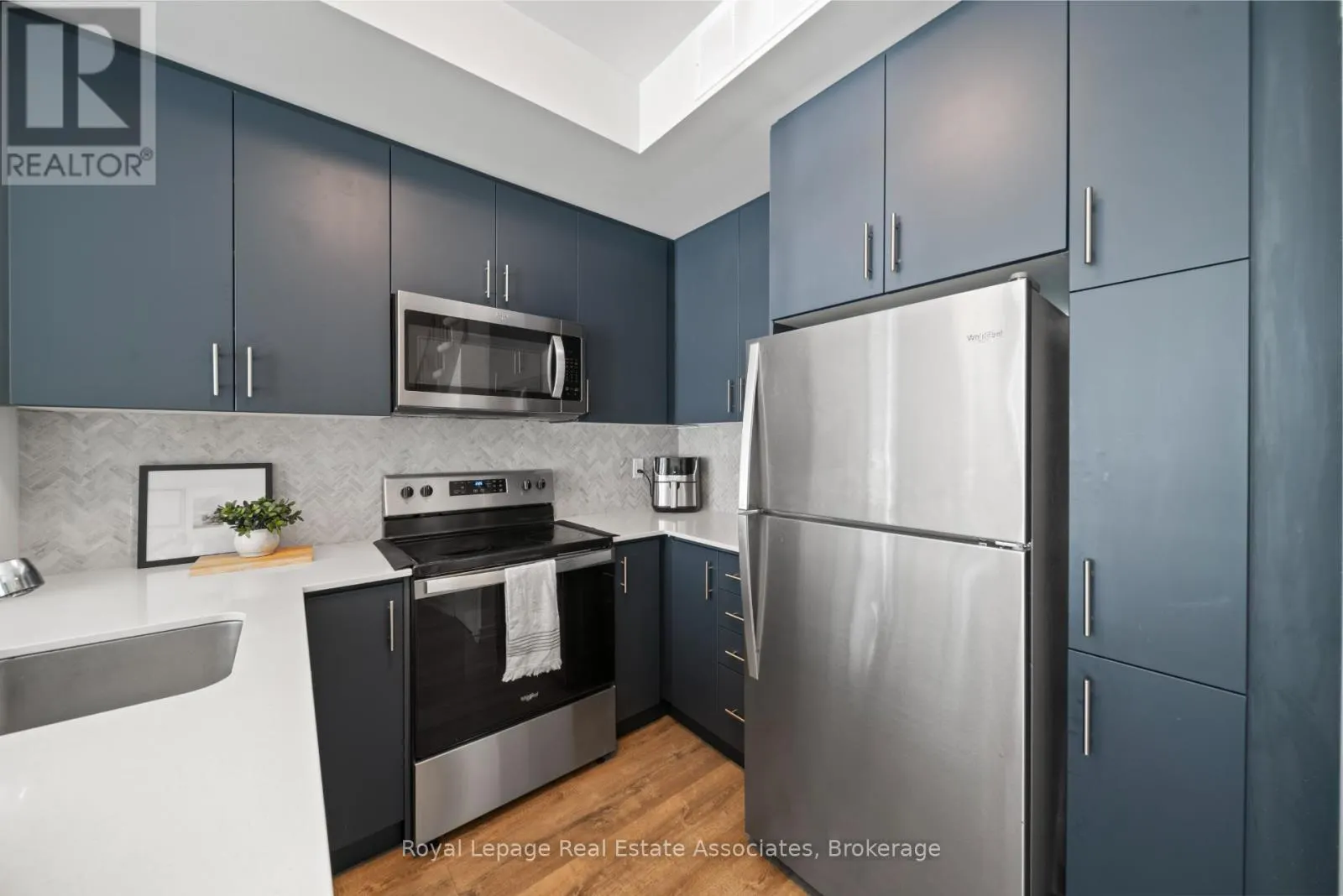 10 - 3546 COLONIAL DRIVE
