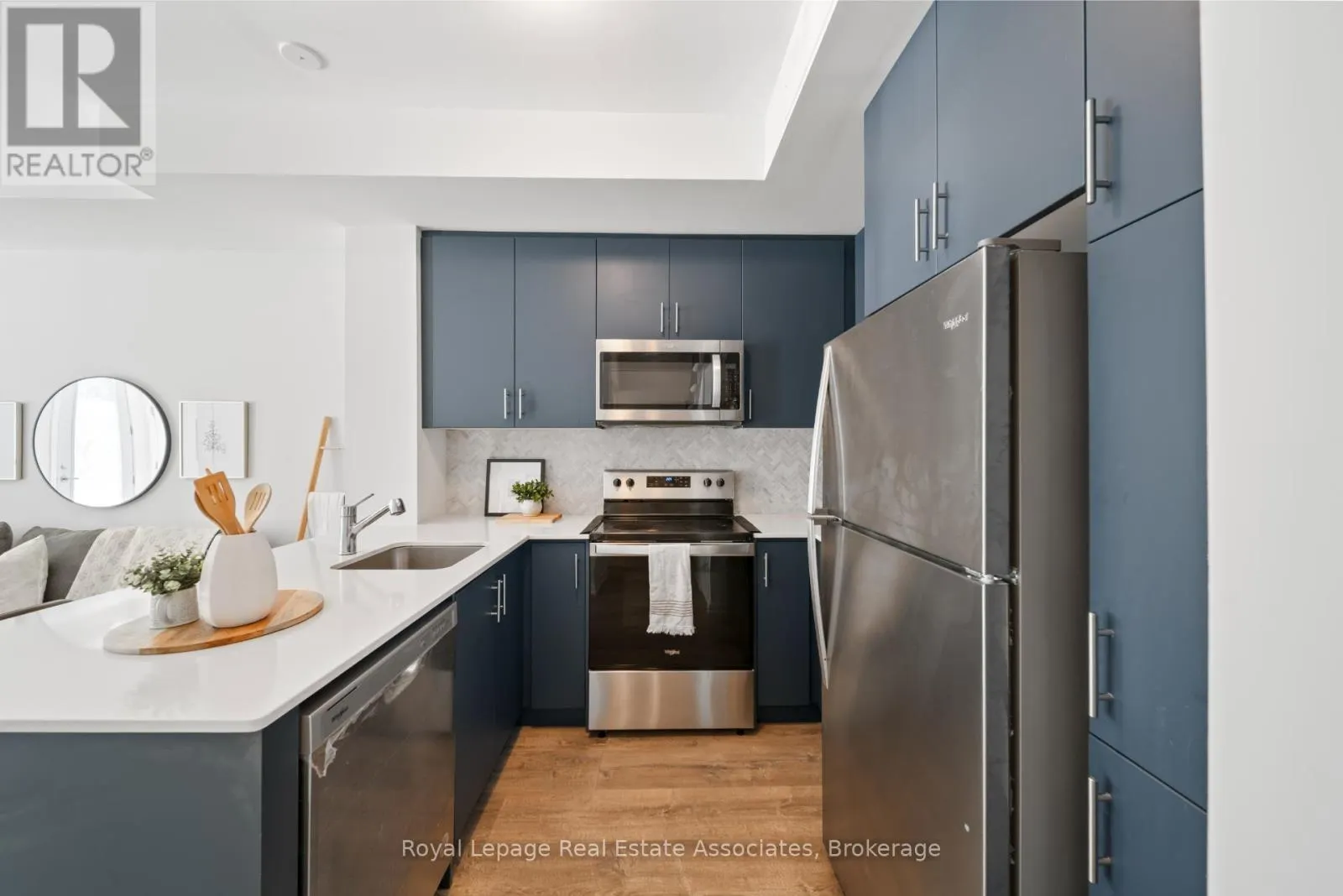 10 - 3546 COLONIAL DRIVE