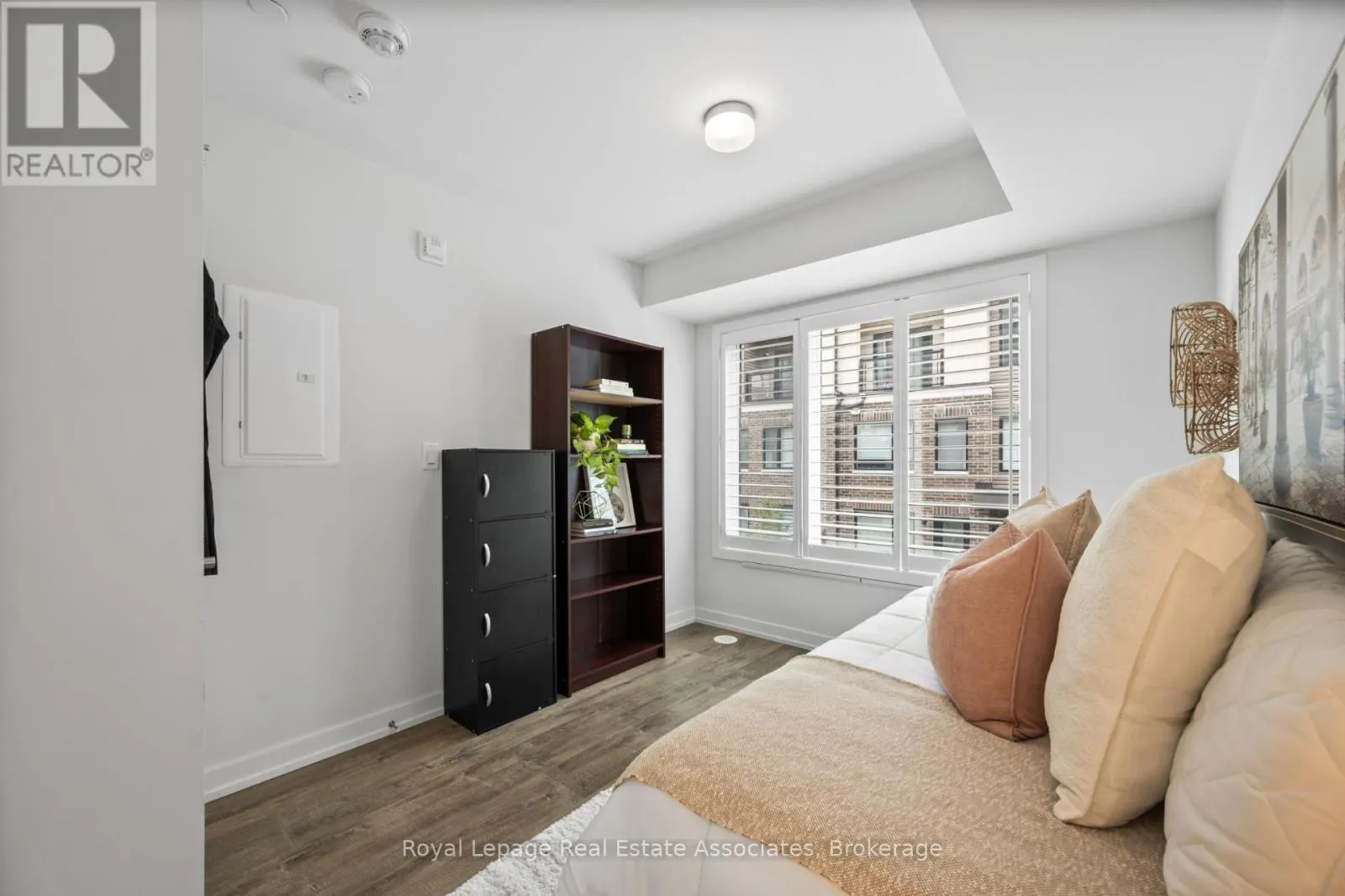 10 - 3546 COLONIAL DRIVE