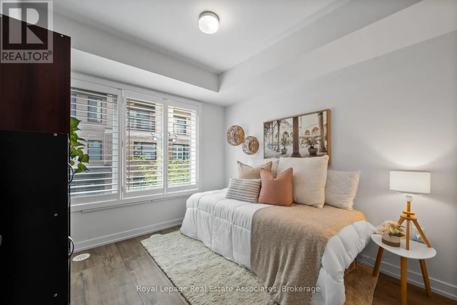 10 - 3546 COLONIAL DRIVE