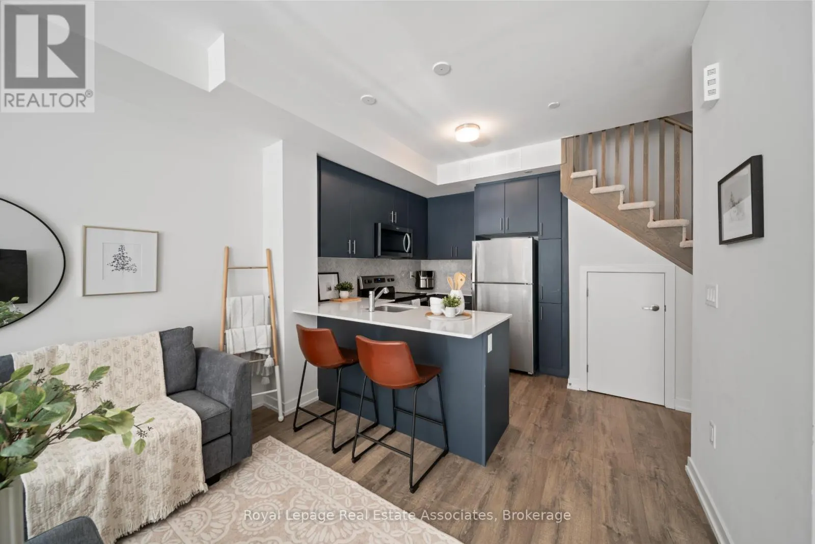 10 - 3546 COLONIAL DRIVE