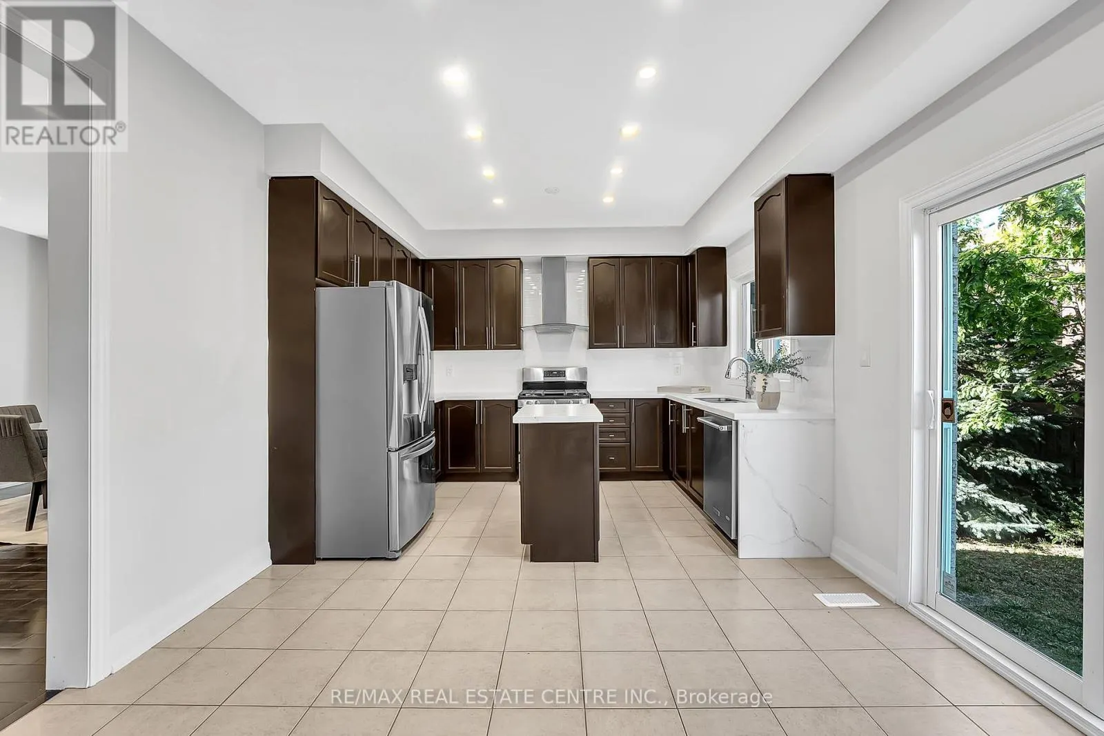 28 FALLHARVEST AVENUE