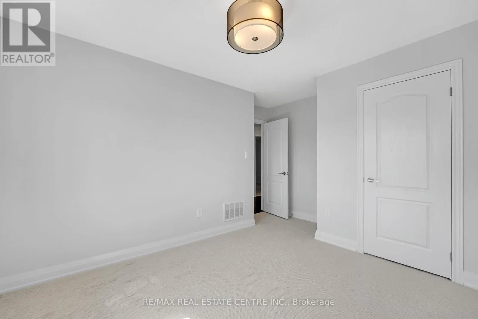 28 FALLHARVEST AVENUE