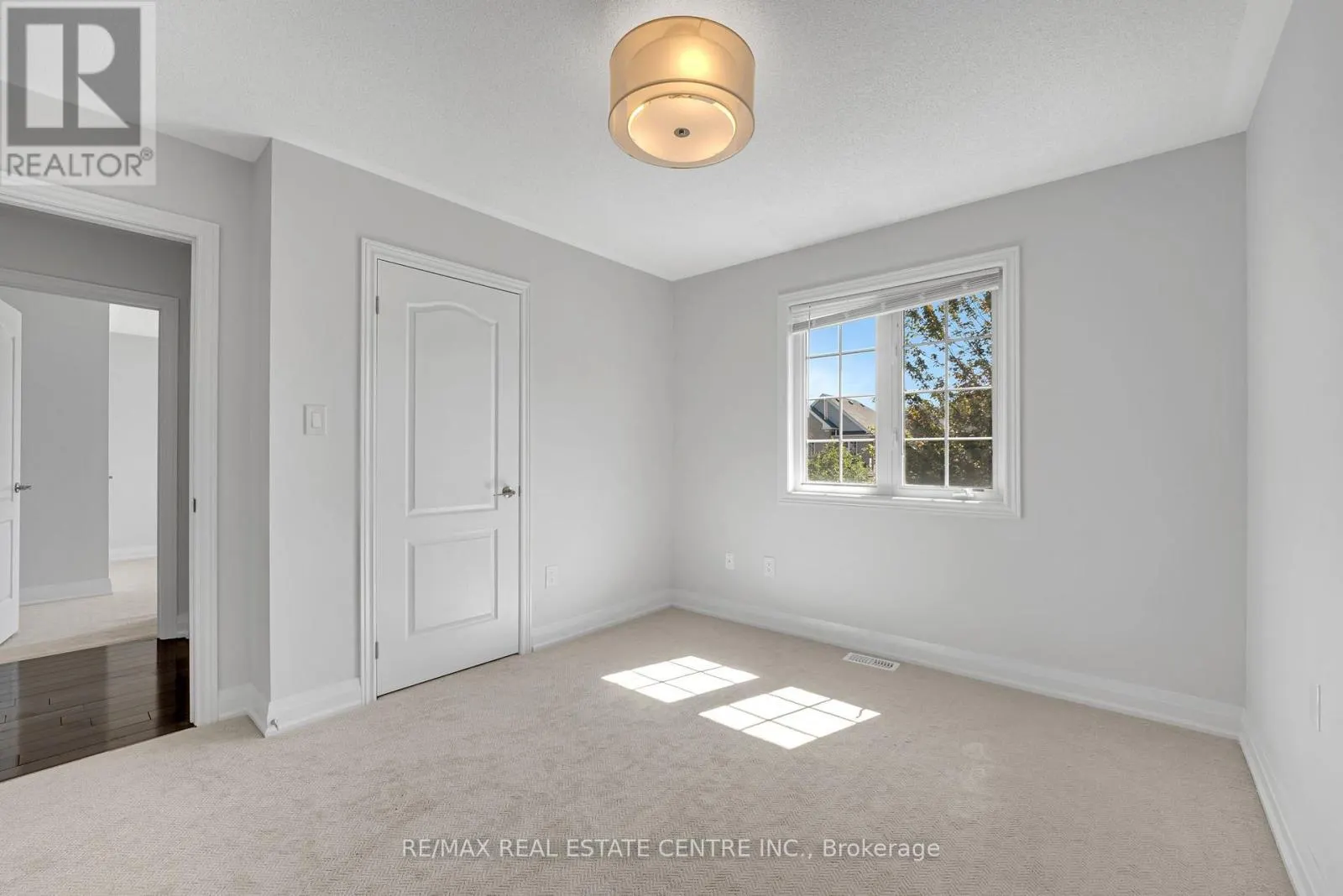 28 FALLHARVEST AVENUE