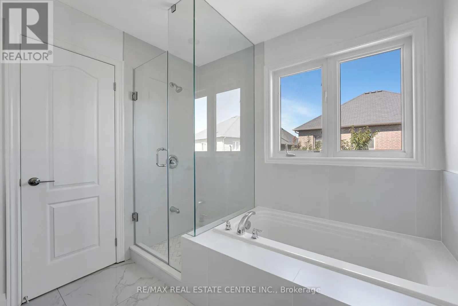 28 FALLHARVEST AVENUE