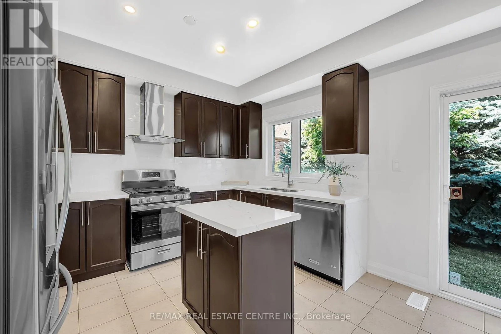 28 FALLHARVEST AVENUE